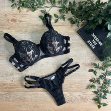 Load image into Gallery viewer, LINE LACE SET - BLACK