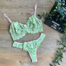 Load image into Gallery viewer, ELISA UNLINED LACE SET - LIGHT GREEN/ LINGHT PINK
